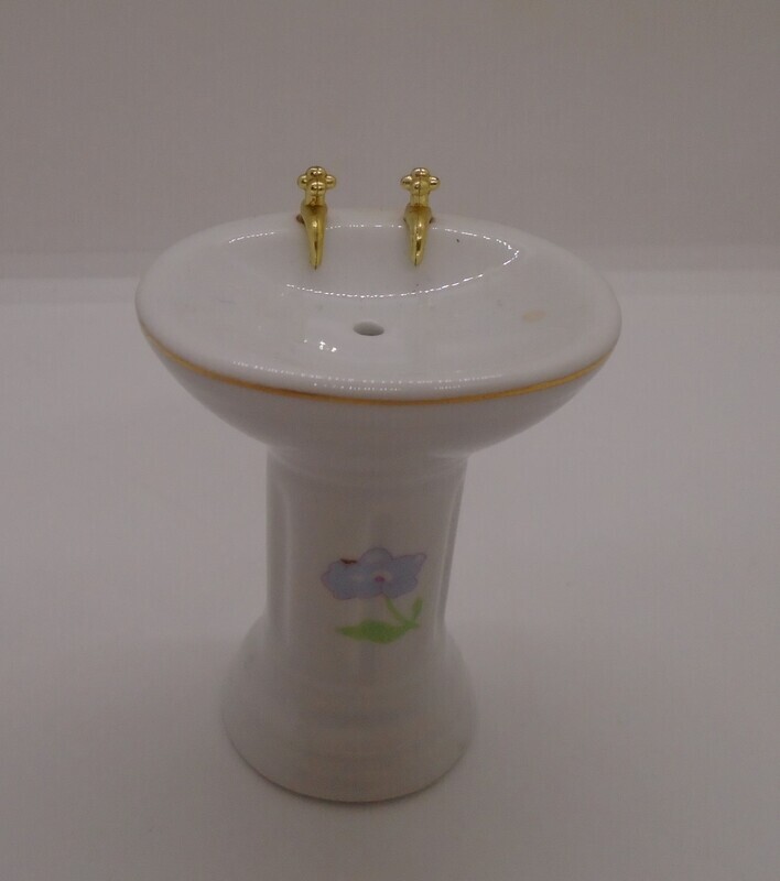 SINK WITH FLORAL MOTIF