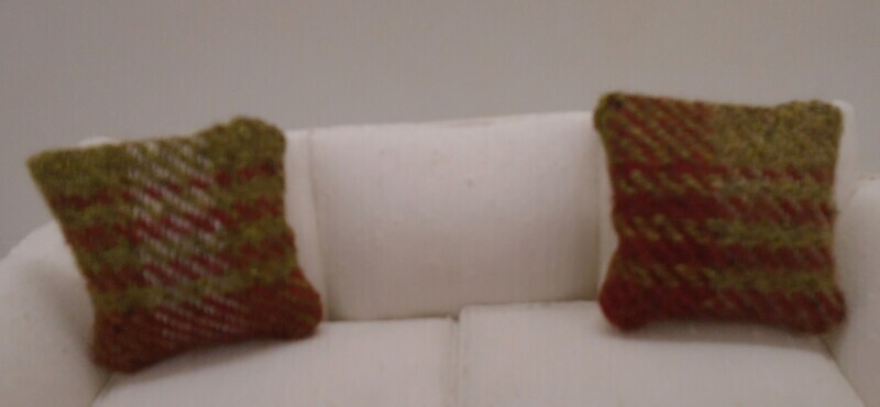 2 PK CUSHIONS PLAIN BACK