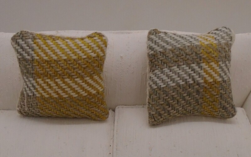 2 PK CUSHIONS PLAIN BACK