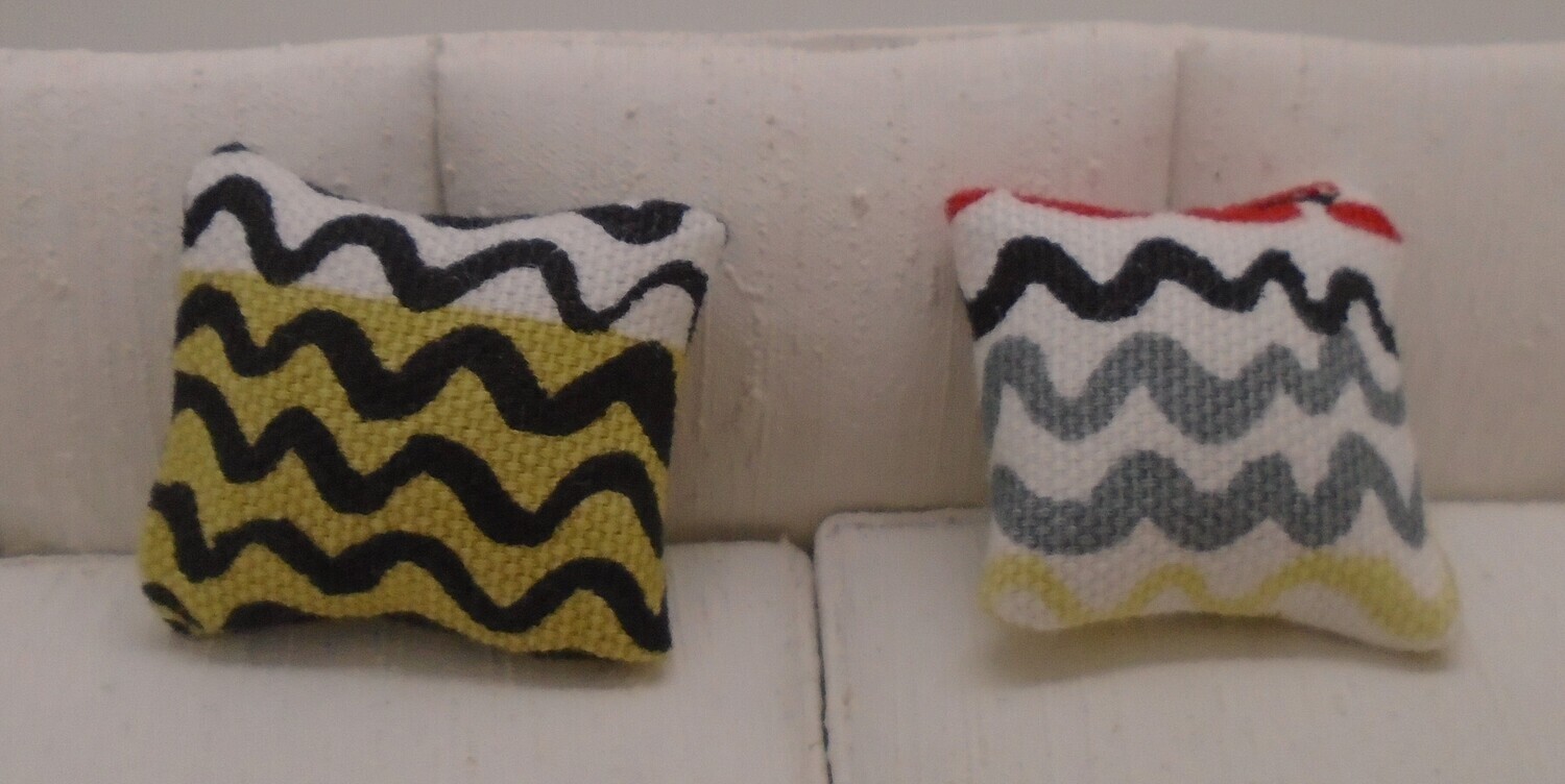 2 PK CUSHIONS PATERN EACH SIDE