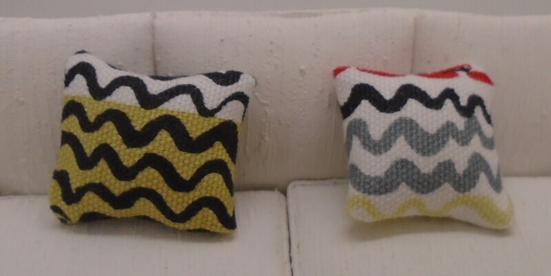 2 PK CUSHIONS PATERN EACH SIDE