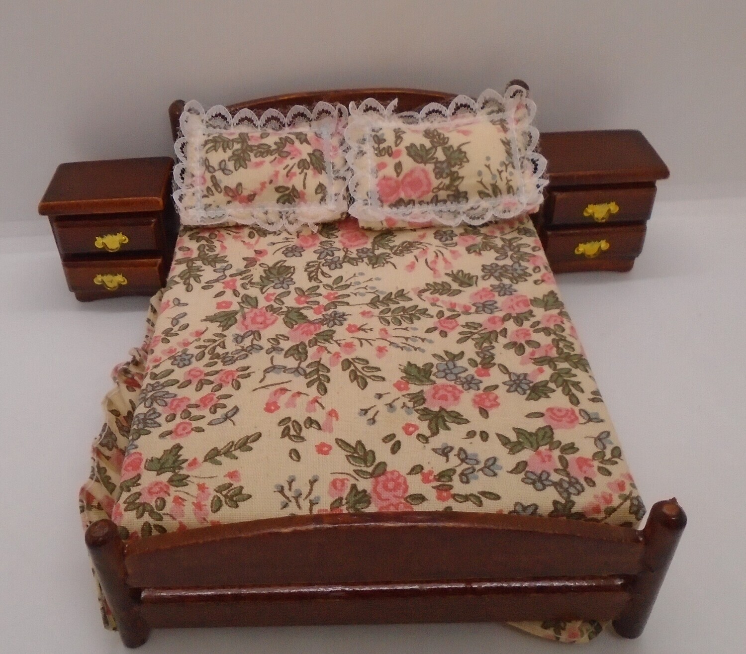 BED AND 2 SIDE CABINETS