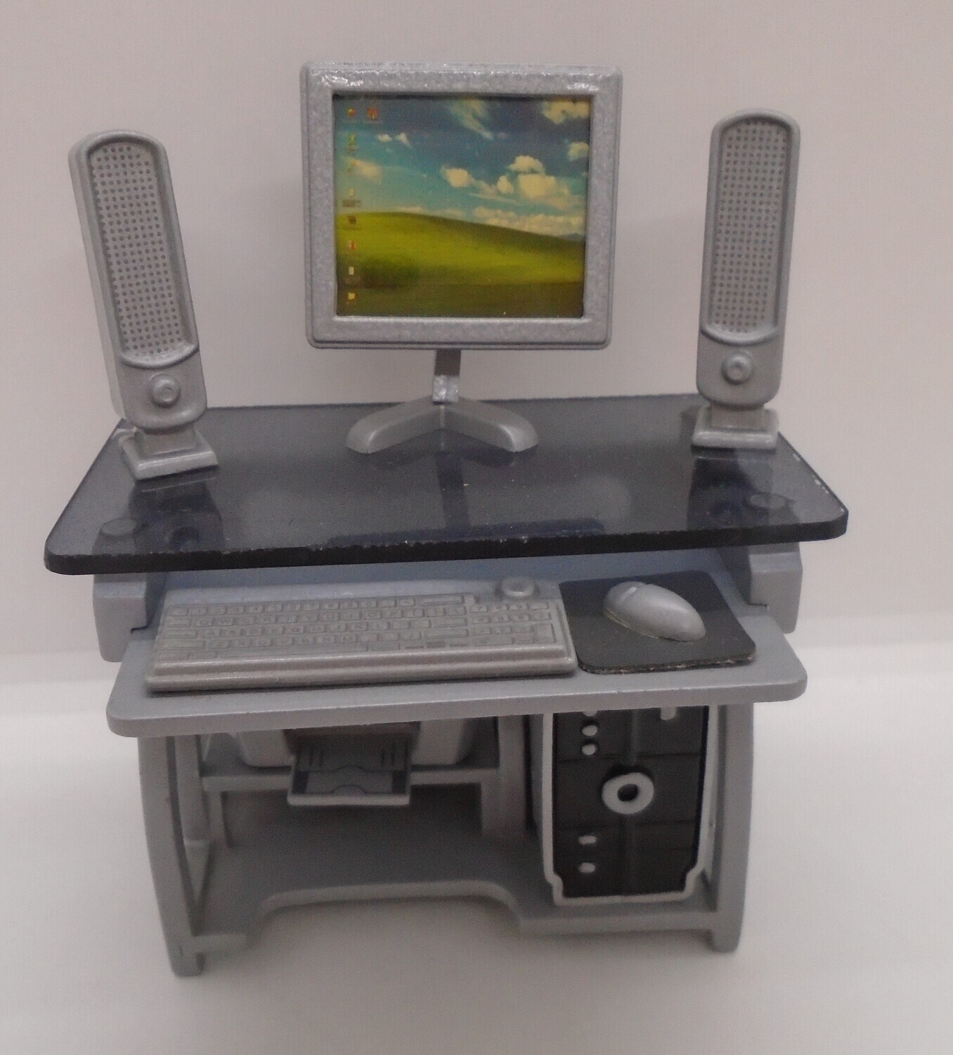 MODERN COMPUTER DESK WITH ACCESSORIES