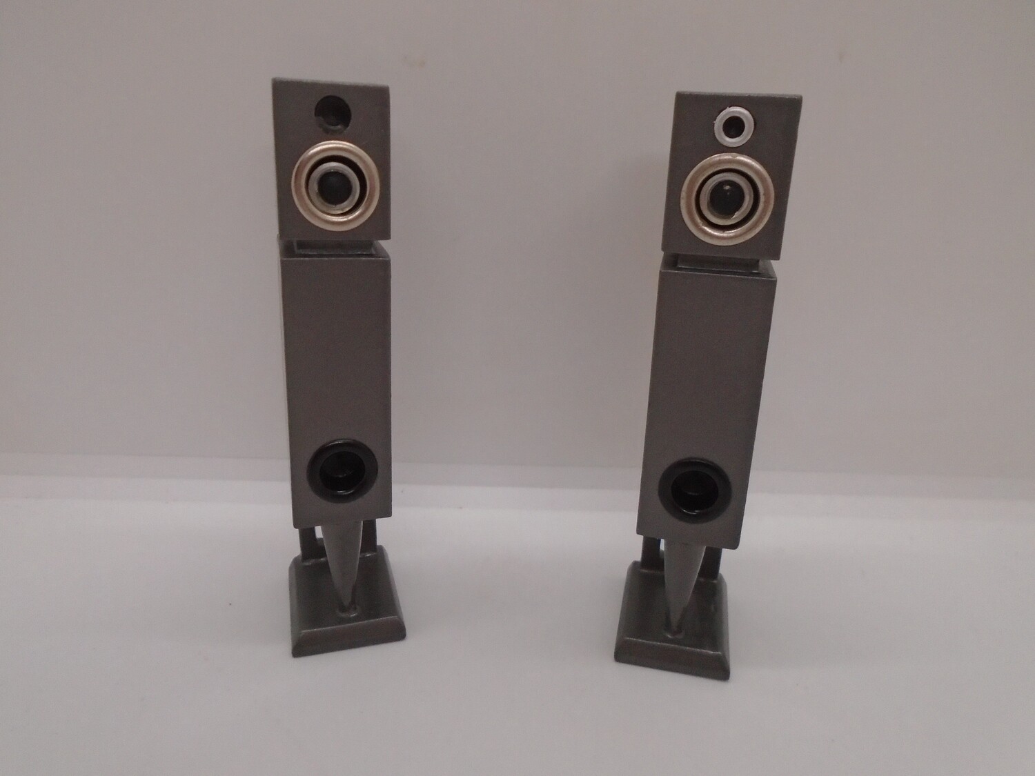 PRE-LOVED TALL STANDING SPEAKERS