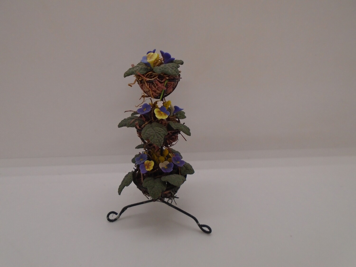 TRIPOD PLANT STAND WITH 3 BASKETS AND PLANTS