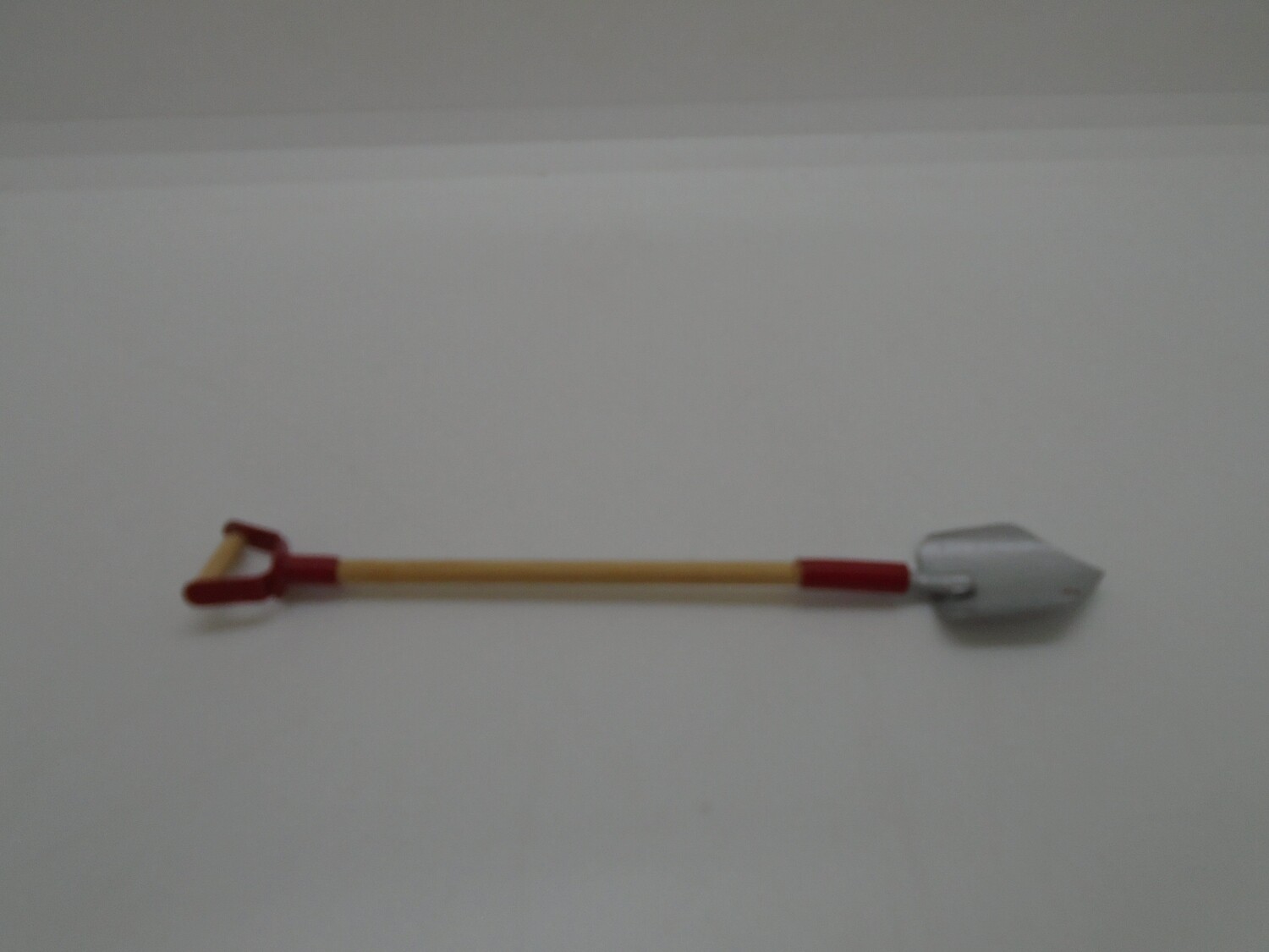 SHOVEL WITH HANDLE