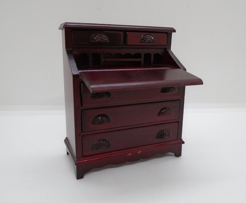 BUREAU WITH SHELL DESIGN HANDLES