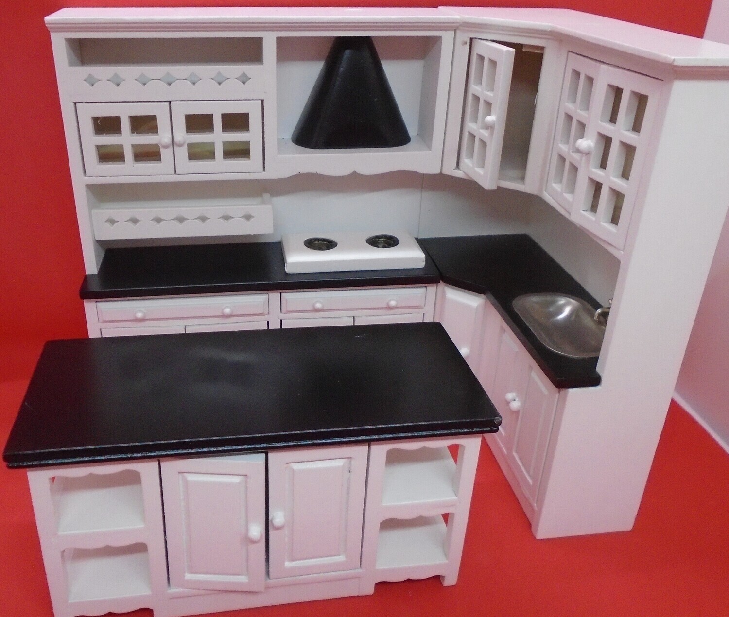 WHITE KITCHEN UNITS WITH ISLAND