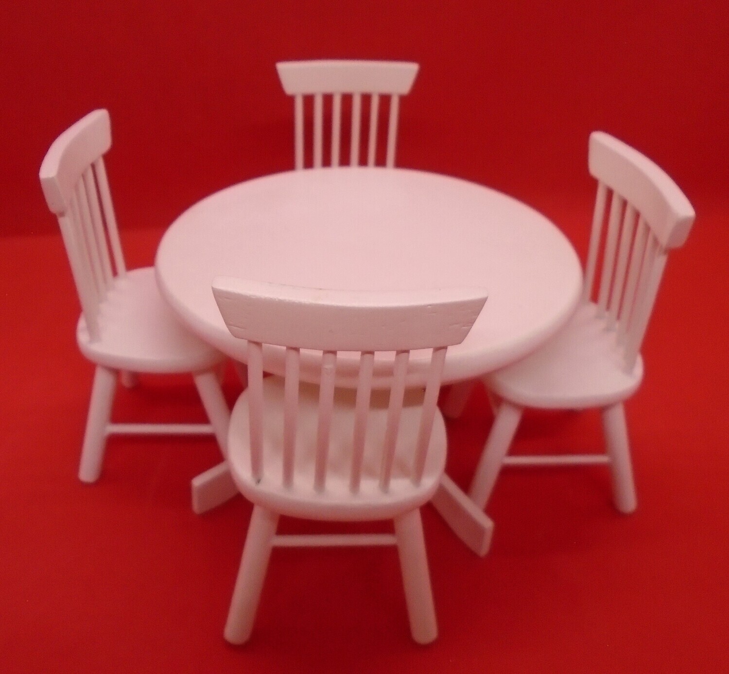 WHITE TABLE AND 4 CHAIRS