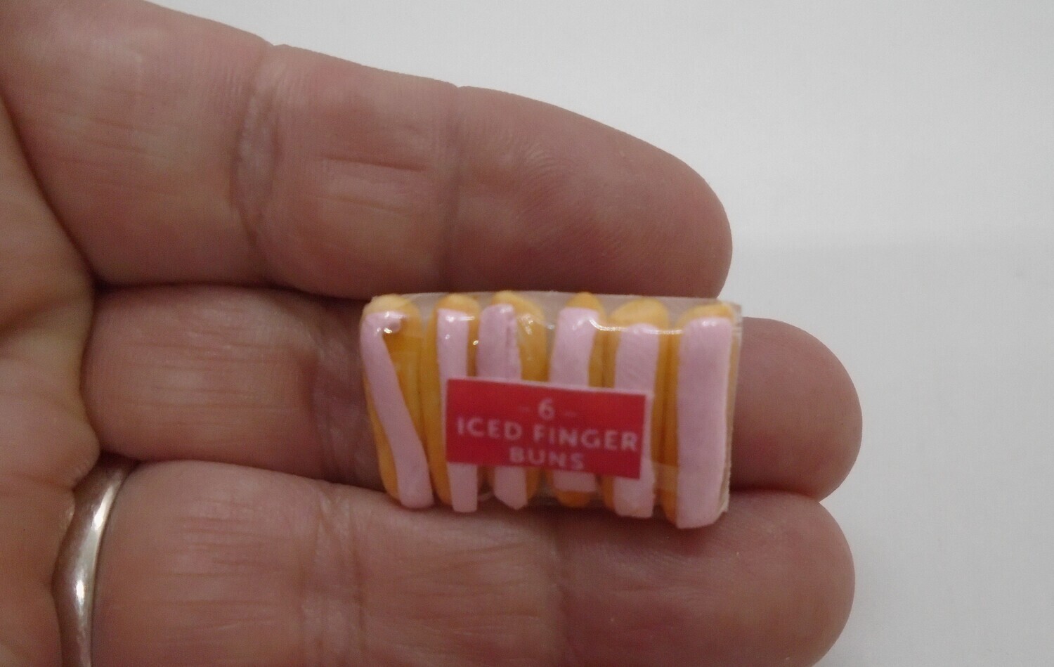 PACK OF ICED FINGERS
