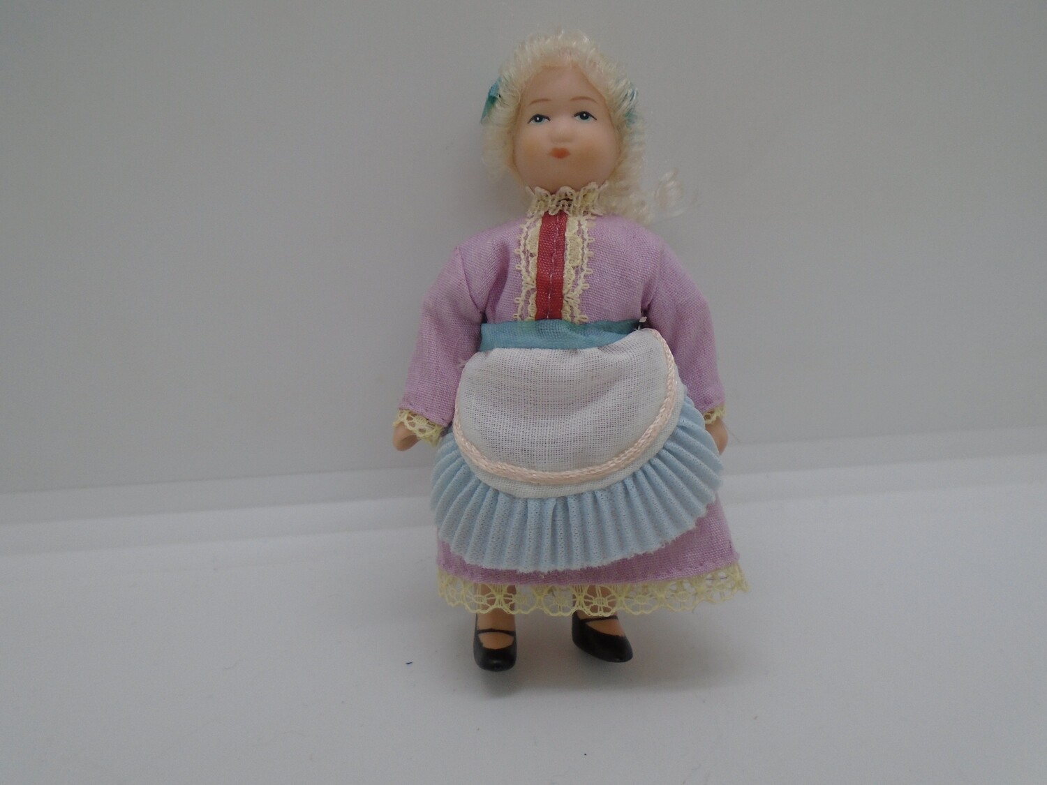 GIRL IN PINK DRESS BLUE APRON
