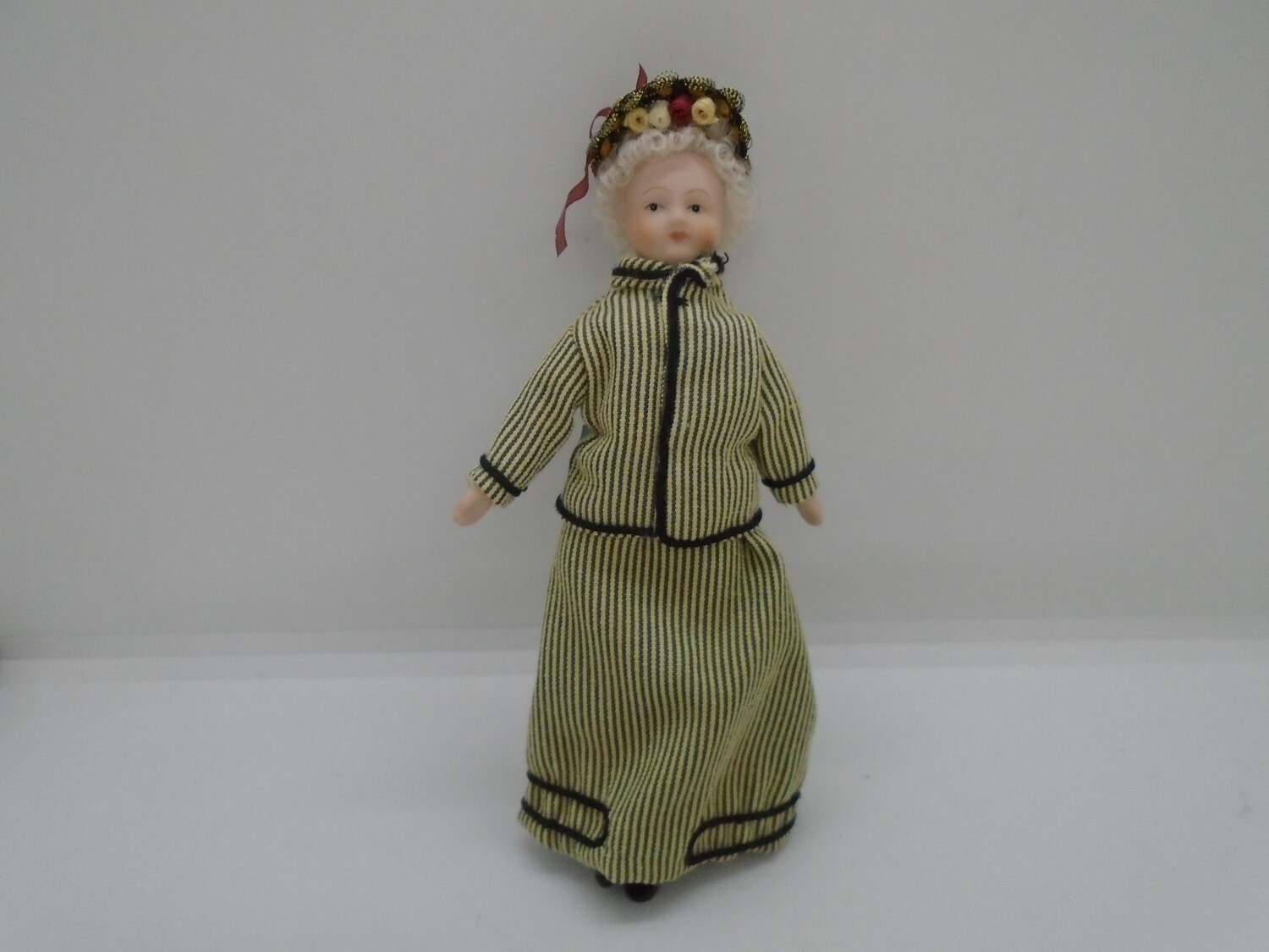 LADY IN GOLD AND BLACK STRIPE
