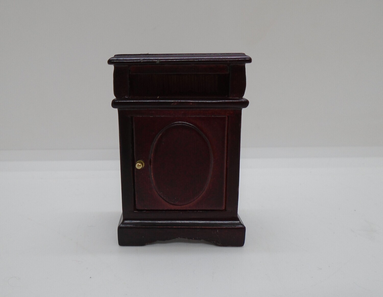 BEDSIDE CABINET IN MAHOGANY