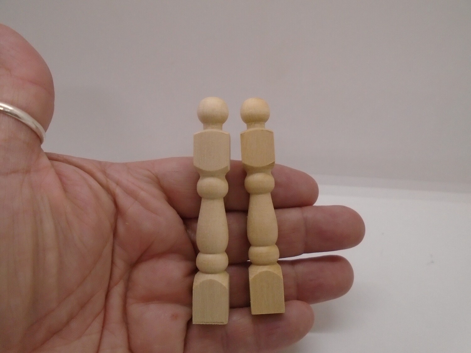 PK OF 2 NEWEL POSTS
