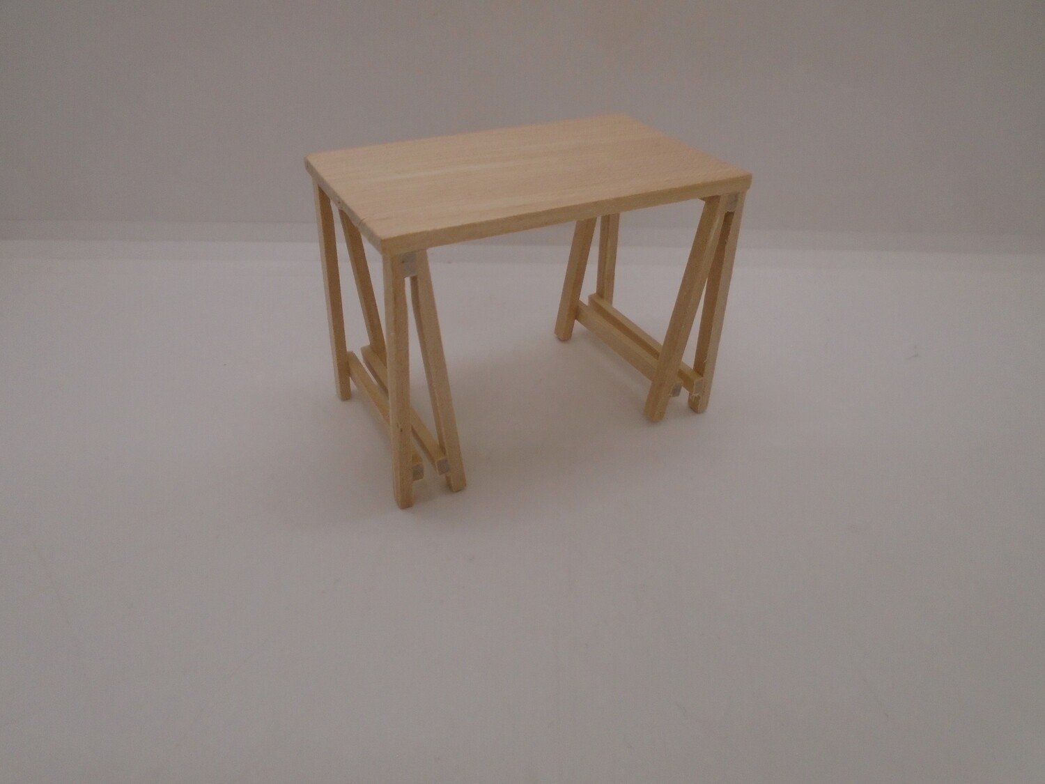 TRESTLE TABLE