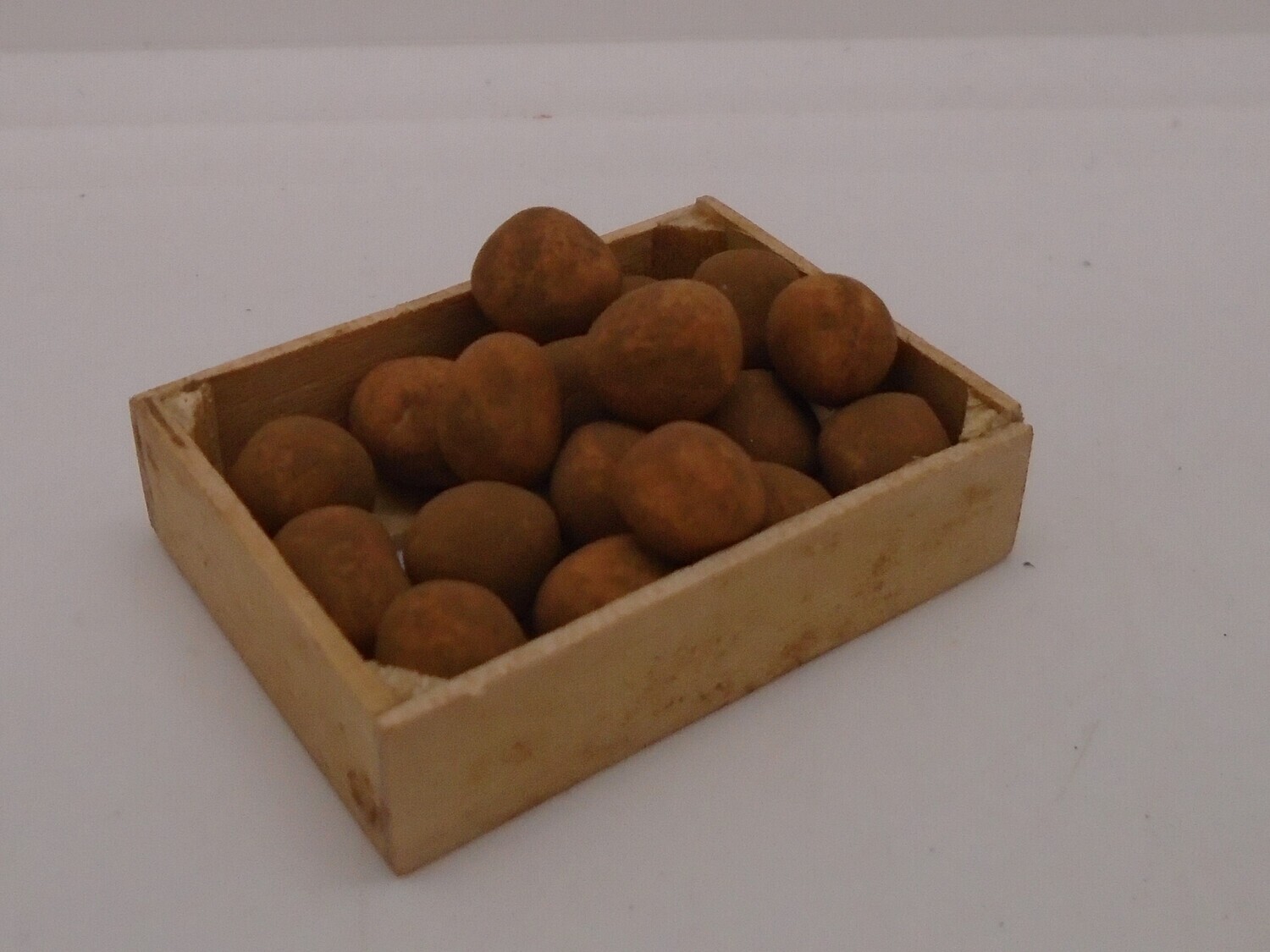 BOX(CRATE) OF LOOSE UNWASHED POTATOES