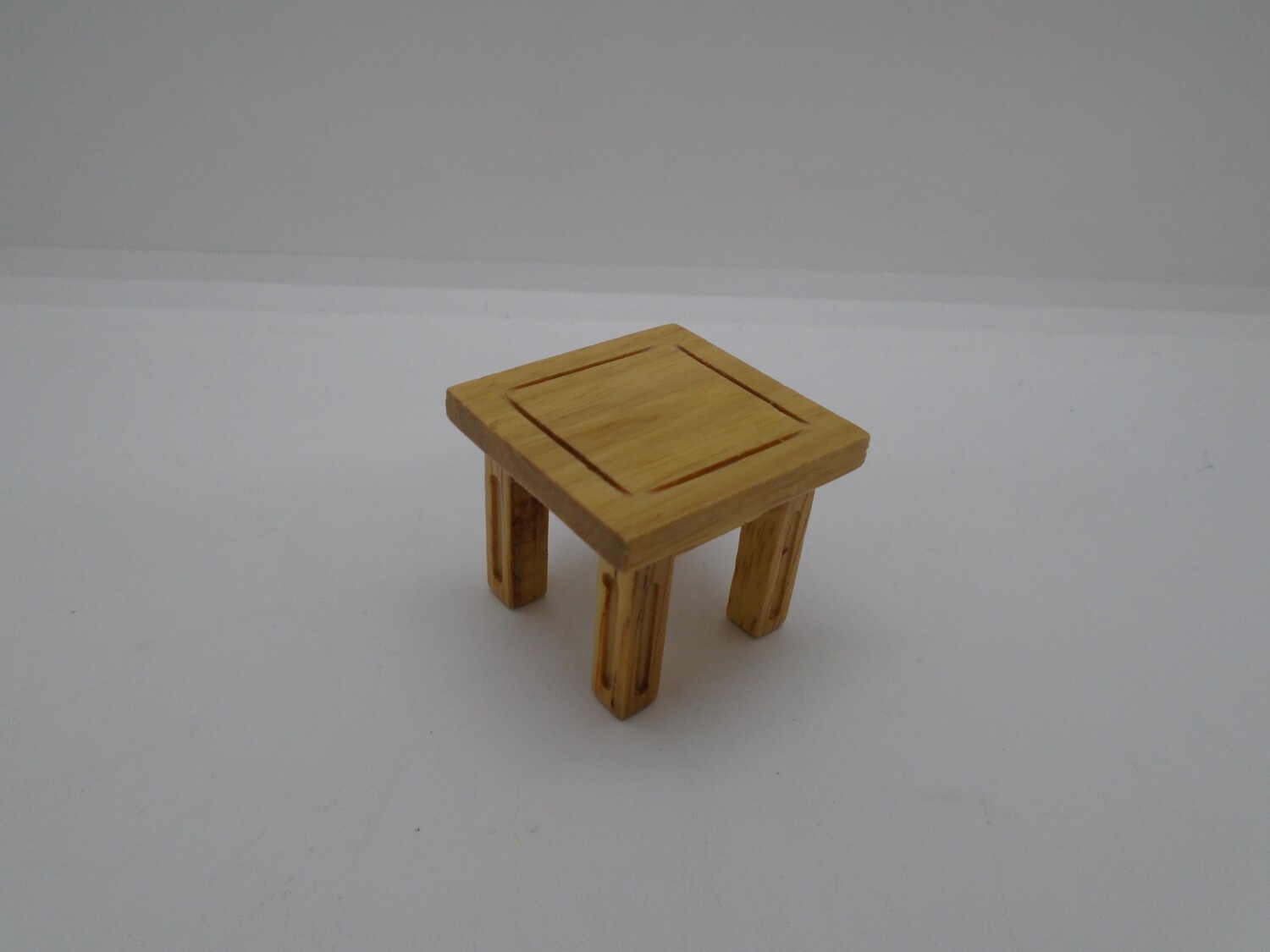SMALL LOW MODERN SQUARE TABLE OAK