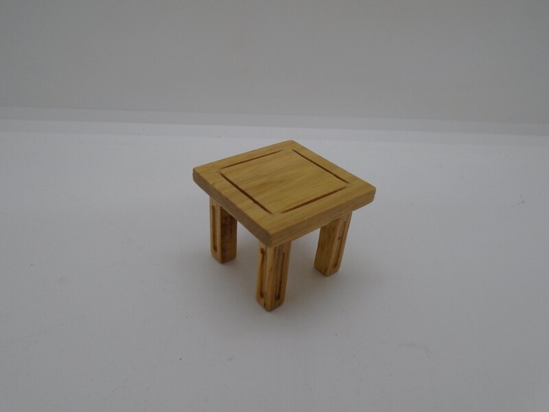SMALL LOW MODERN SQUARE TABLE OAK