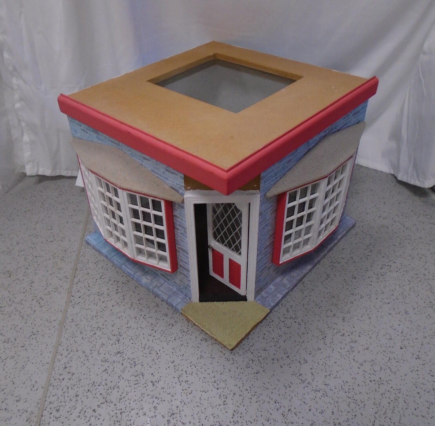 CORNER SHOP (FIXER UPPER)