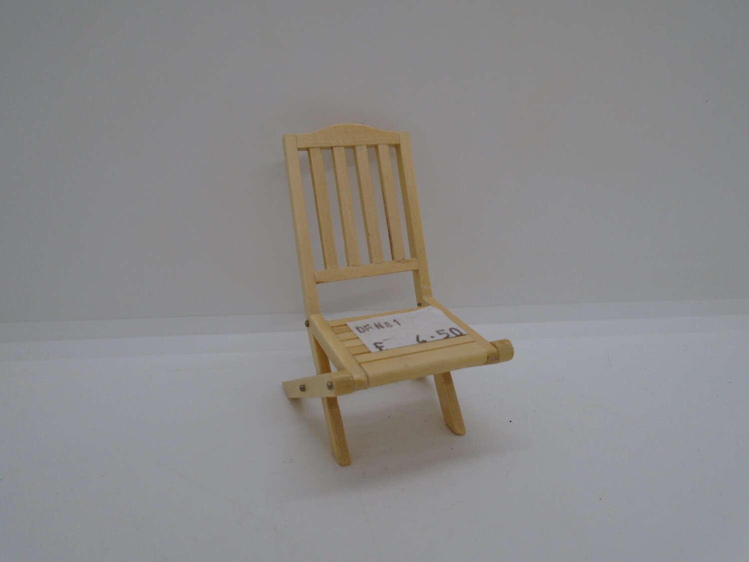 CROSS LEG CHAIR