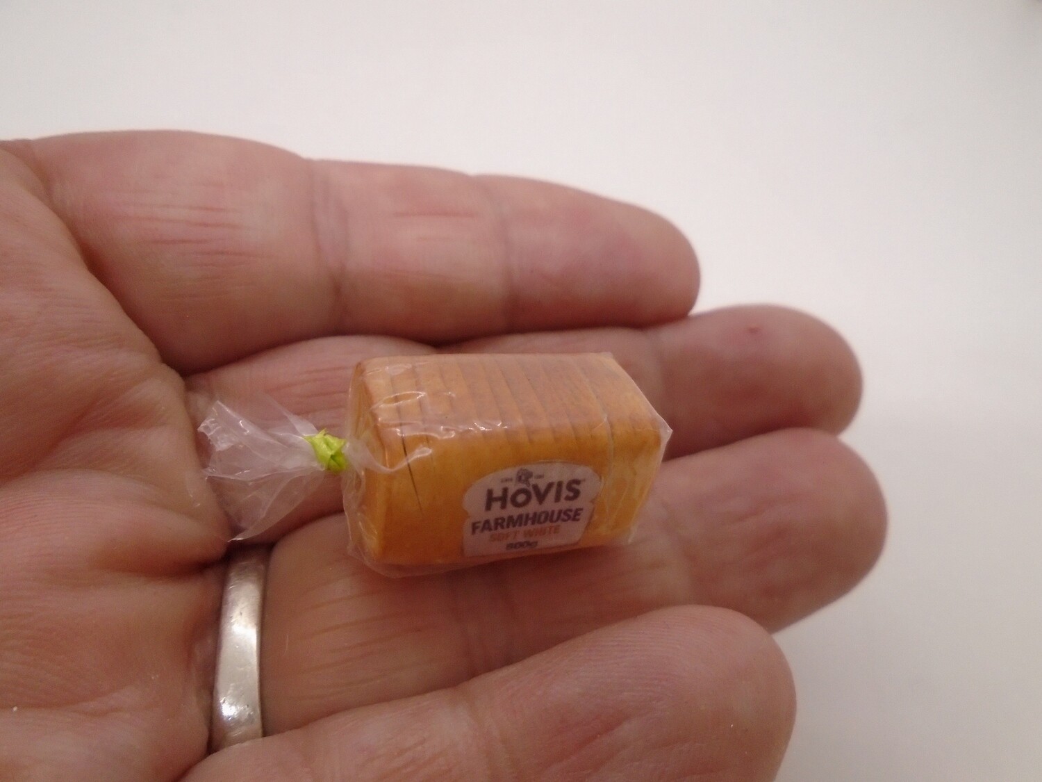 DETAILED LOAF OF SLICED BREAD IN PACKET