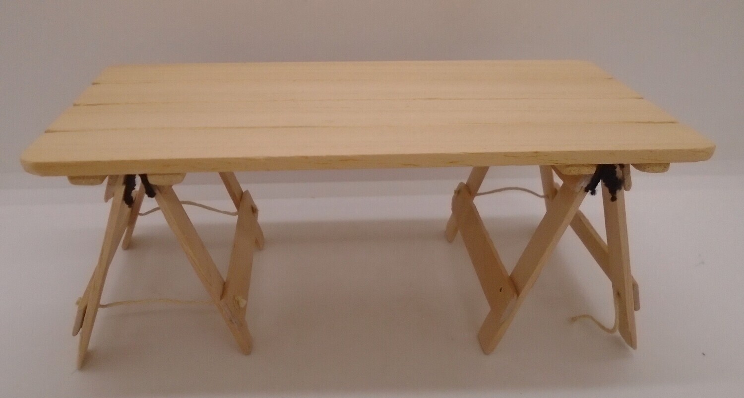 TRESLE TABLE