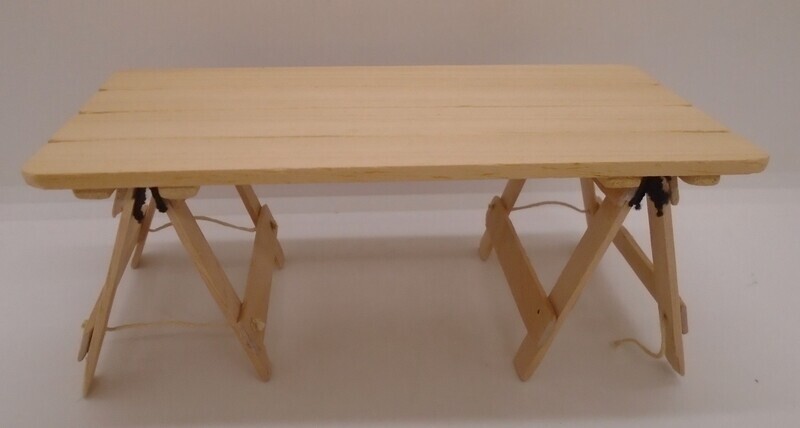 TRESLE TABLE