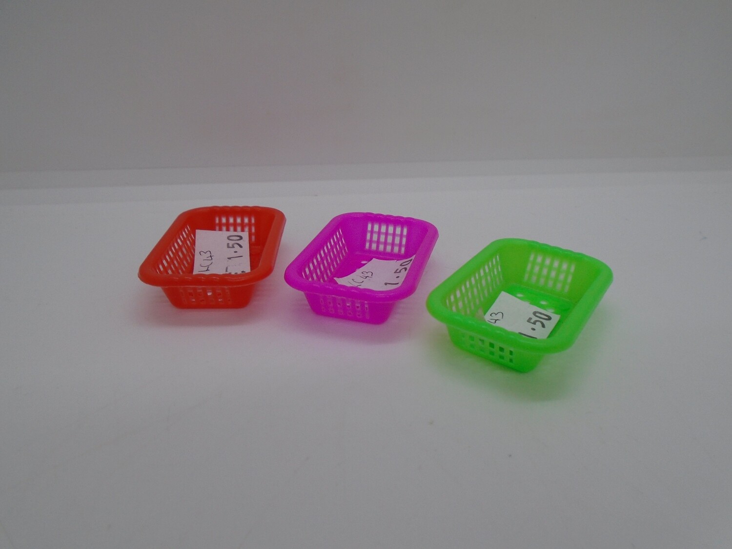 LARGE LAUNDRY BASKETS
