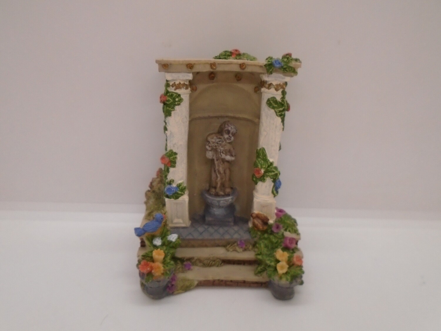 GARDEN FEATURE