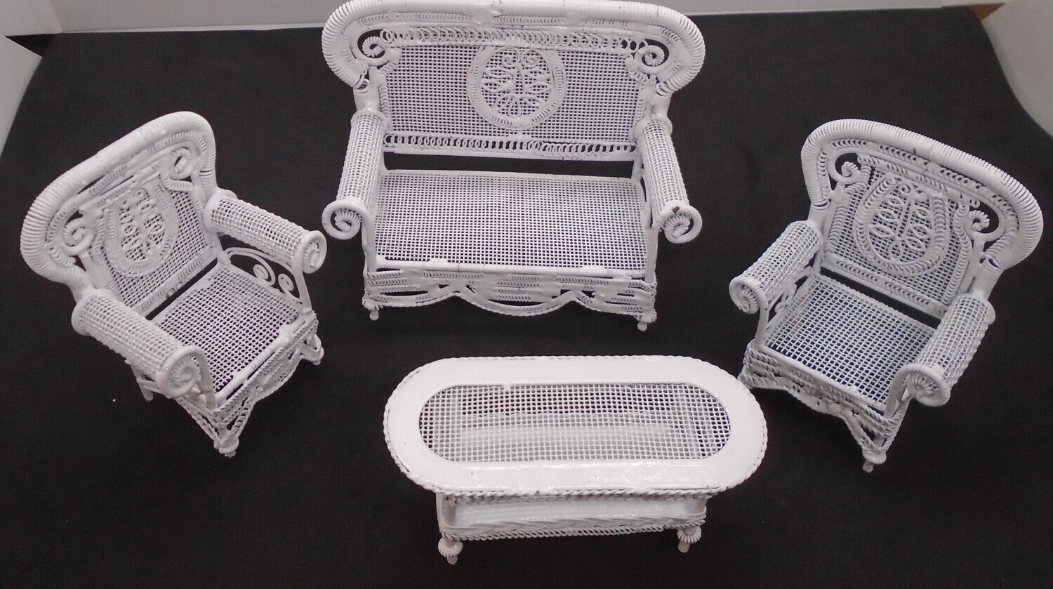 WHITE METAL GARDEN/CONSERVATORY SET