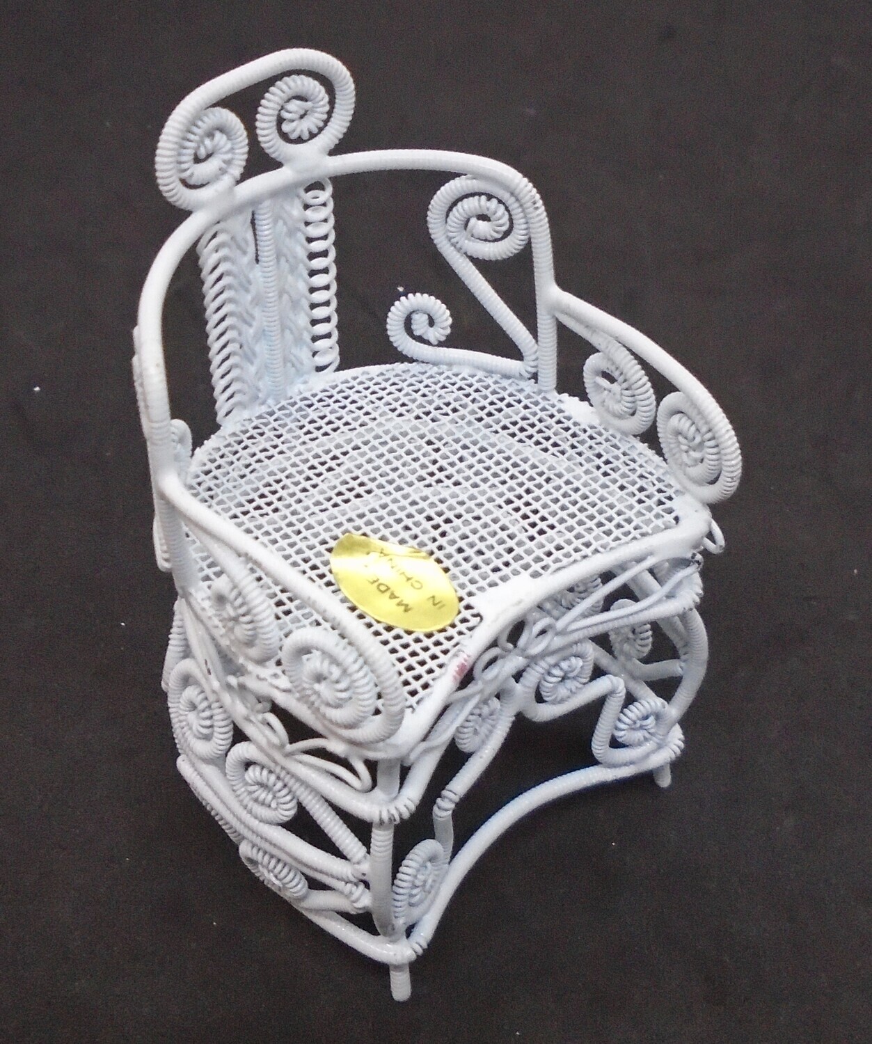 WHITE WIRED CHAIR
