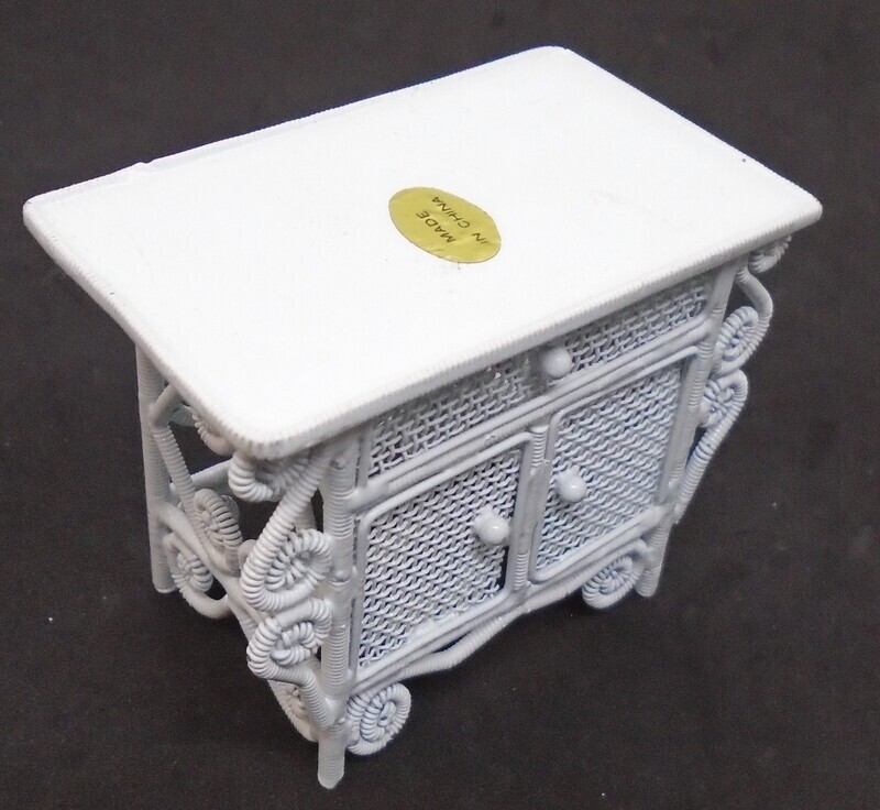 SMALL WHITE WIRED SIDE TABLE