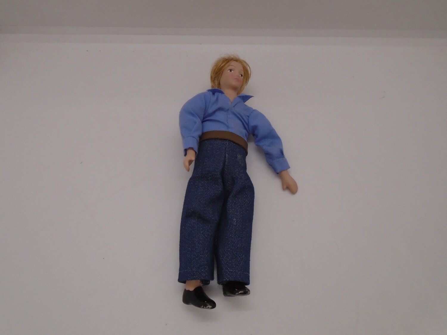 MAN IN BLUE SHIRT AND JEANS