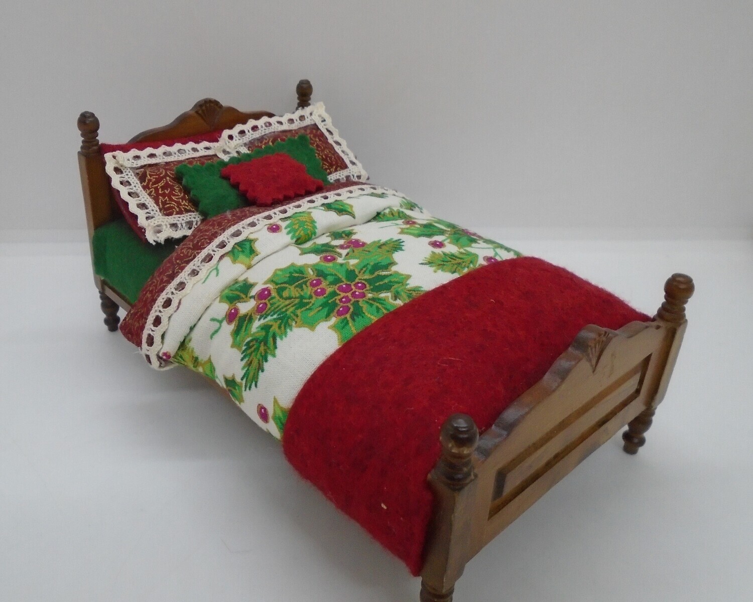 CUSTOMISED SMALL DOUBLE BED IN CHRISTMAS THEME