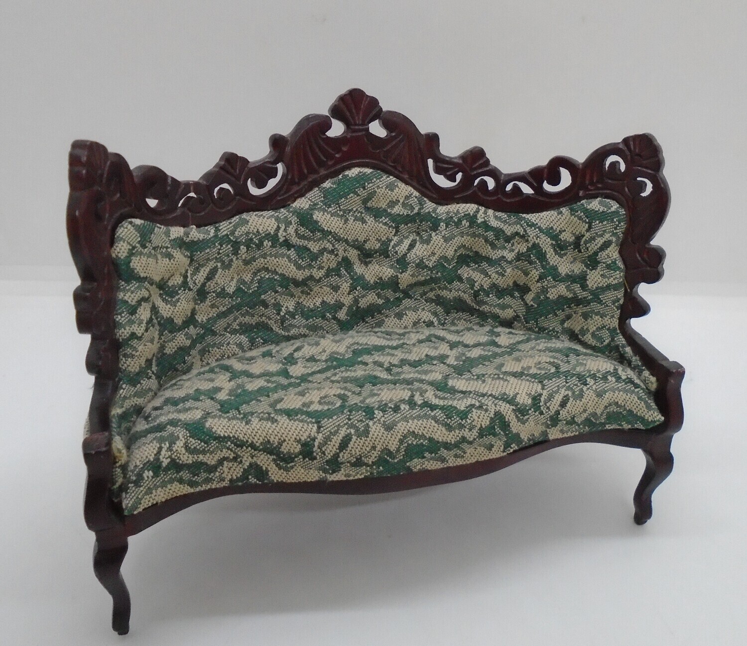PARLOUR SOFA IN GREEN