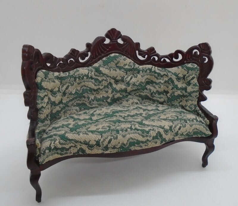 PARLOUR SOFA IN GREEN
