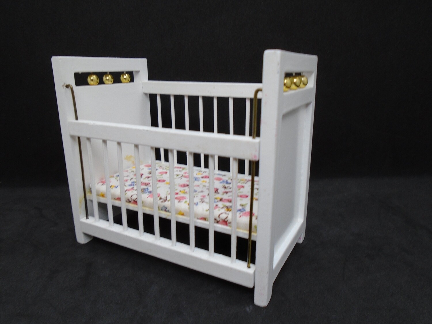 PRELOVED WHITE COT