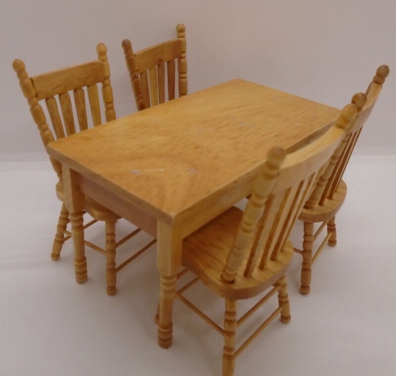 PINE KITCHEN TABLE AND 4 CHAIRS
