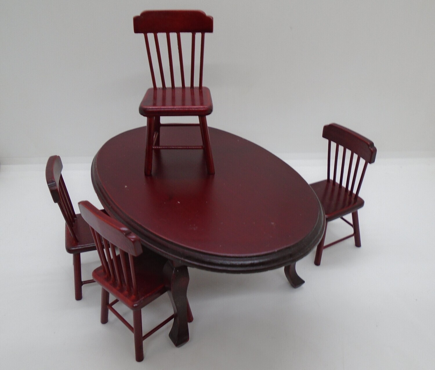MAHOGANY DINING TABLE WITH 4 CHAIRS