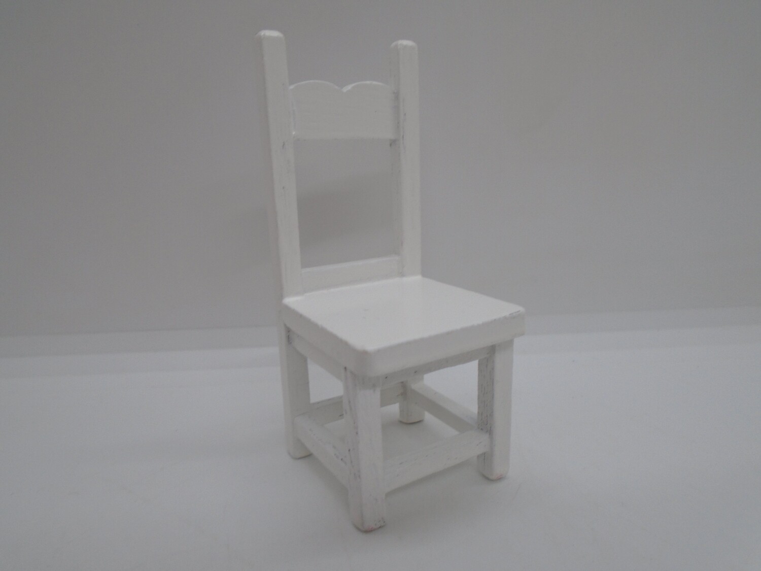 SMALL WHITE KITCHEN CHAIR