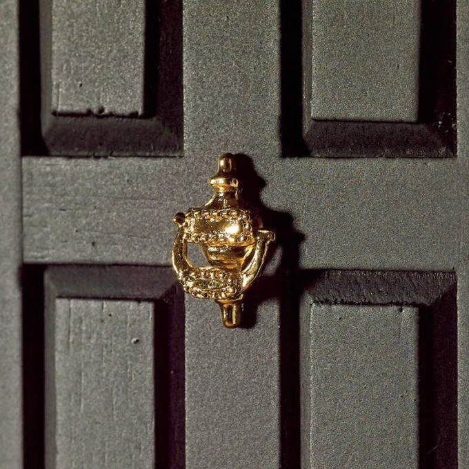 DECORATIVE BRASS COLOURED DOOR KNOCKER