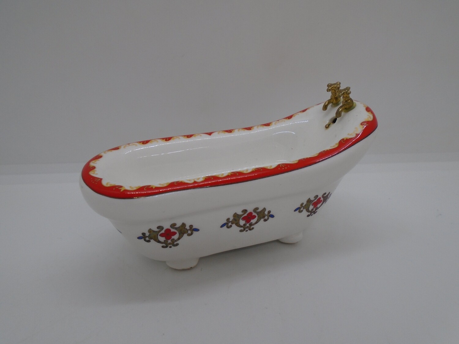 RED AND GOLD BATH