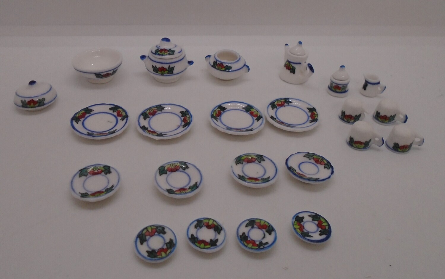 26 PC DINNER AND TEA SET