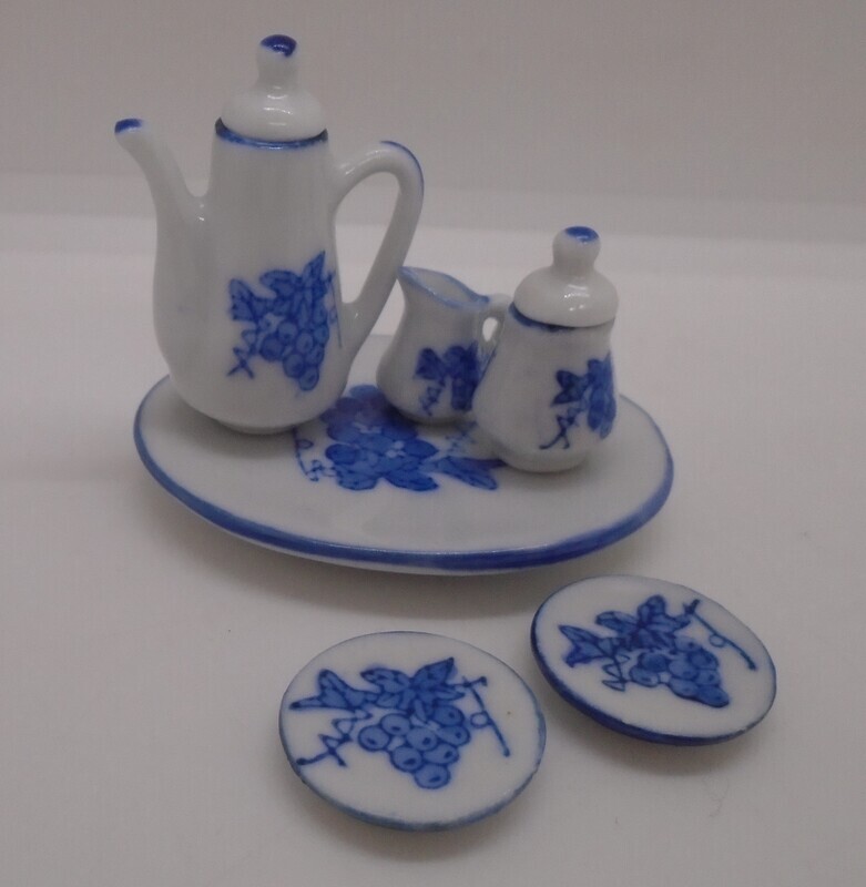 BLUE AND WHITE TEA SET