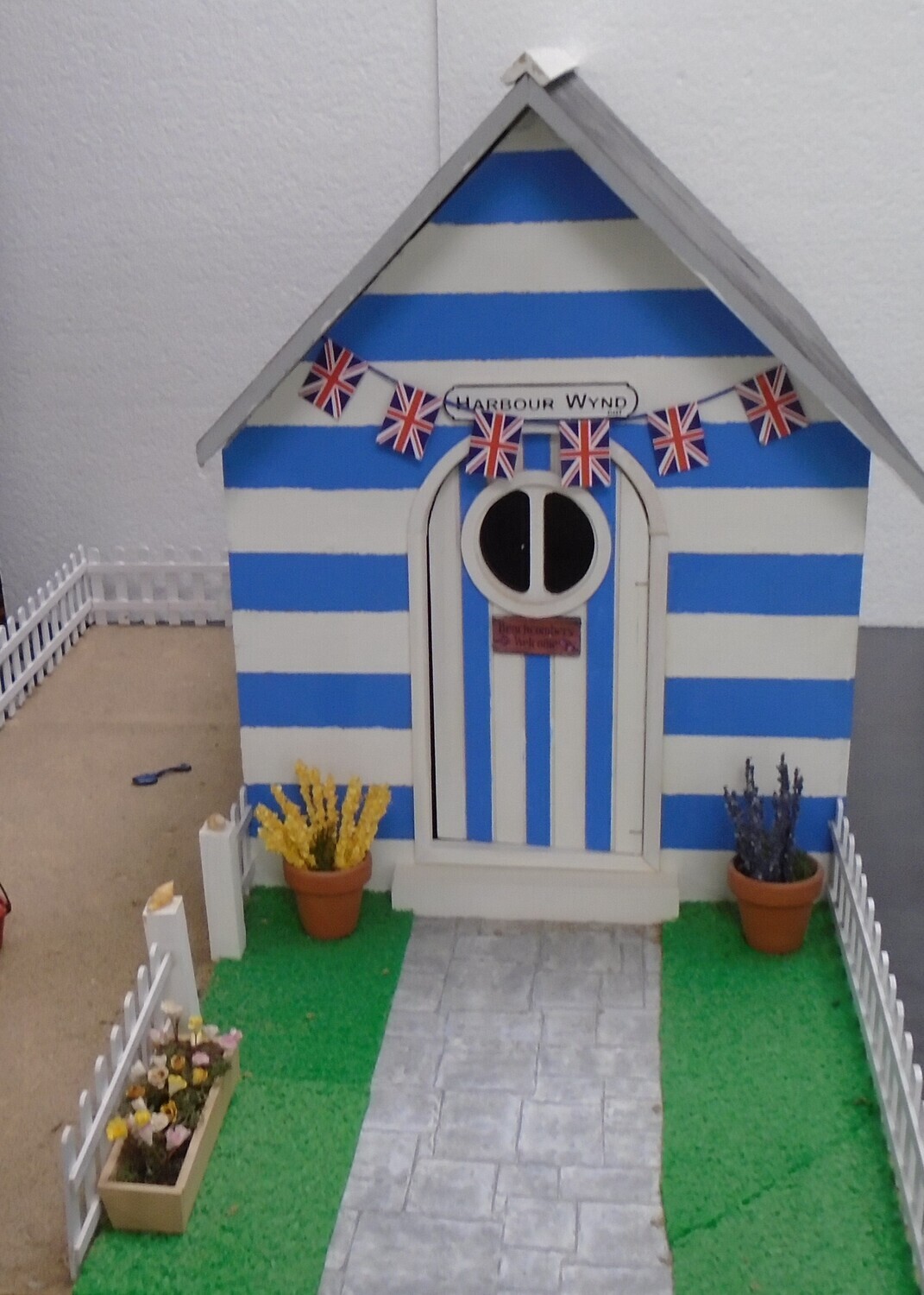 DECORTED BEACH HUT AND GARDENS