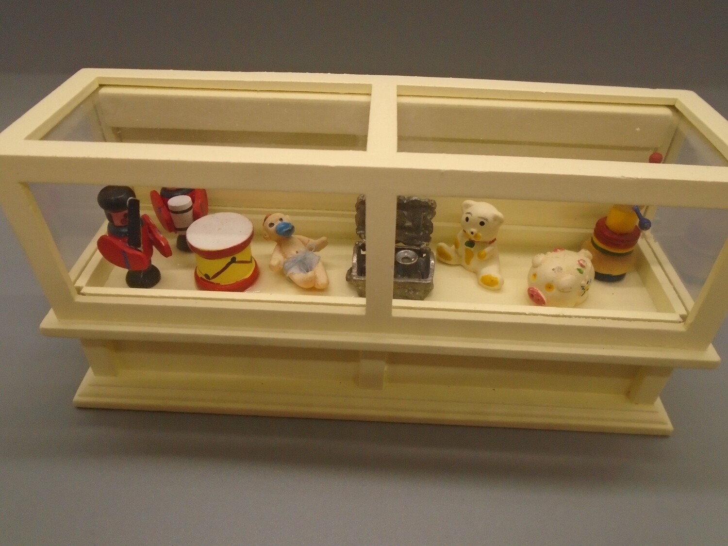DRESSED TOY COUNTER