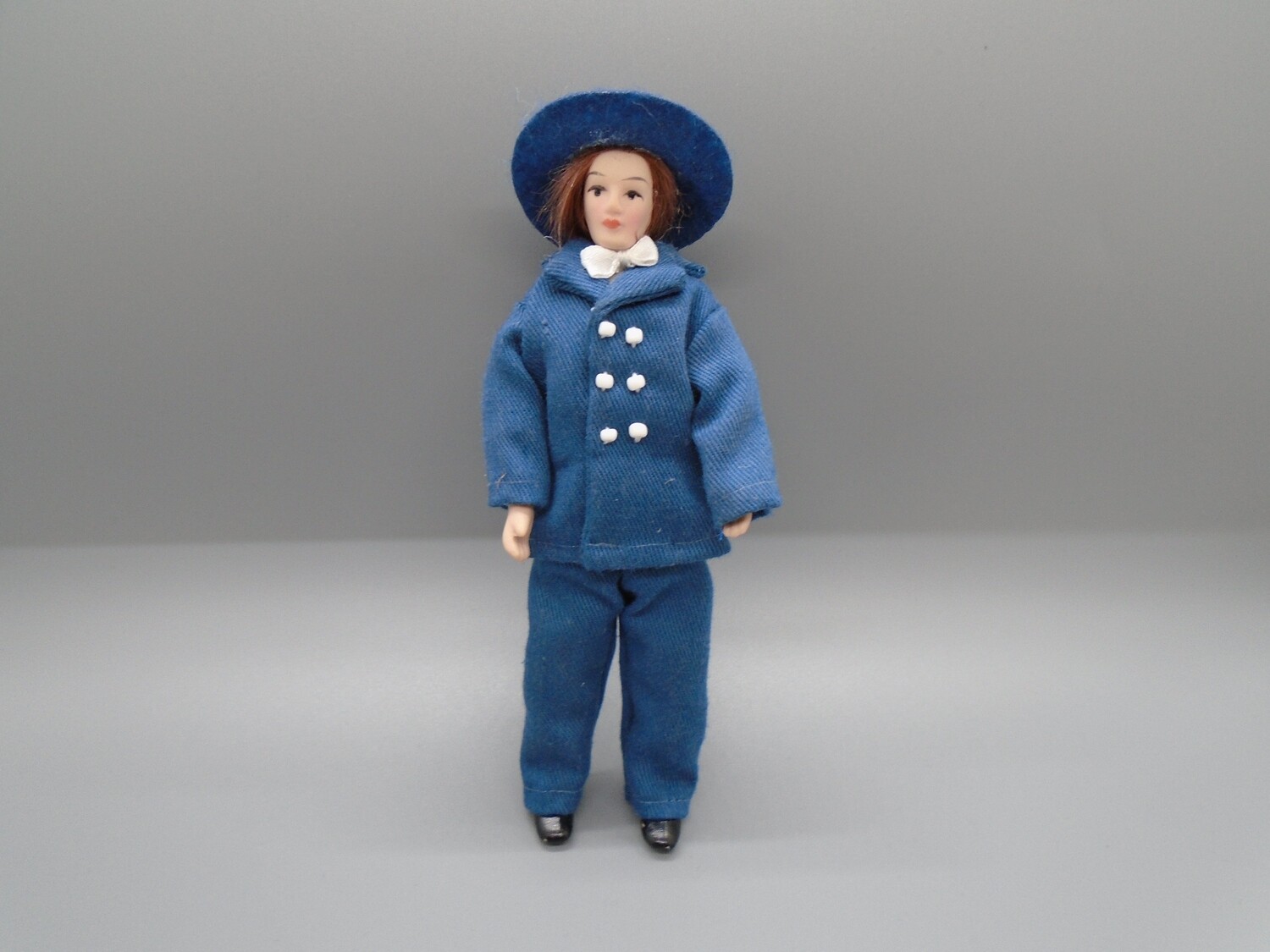 MAN IN BLUE SUIT WITH HAT
