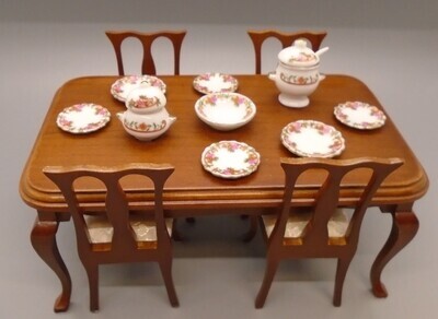 DRESSED TABLE WITH 4 CHAIRS