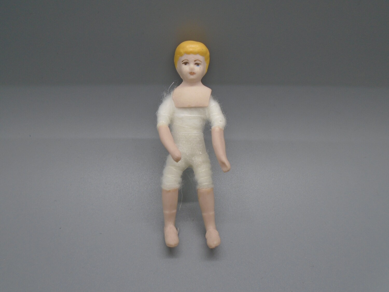 UNDRESSED BLONDE BOY