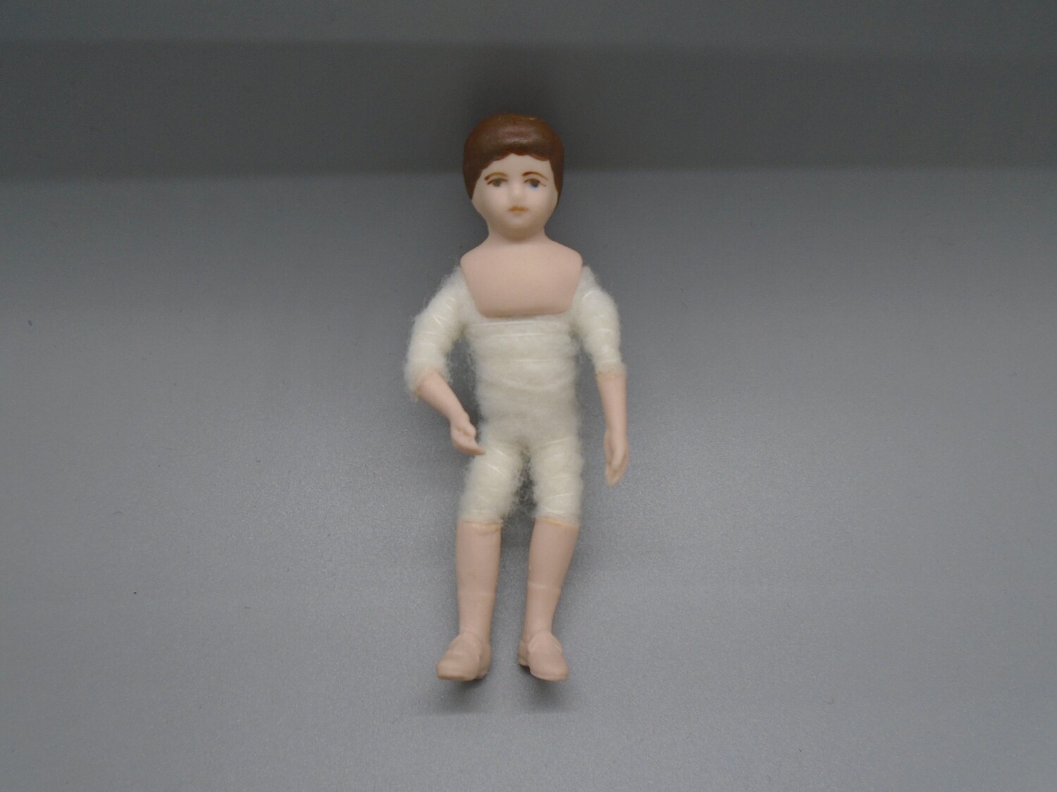 UNDRESSED BROWN HAIRED BOY